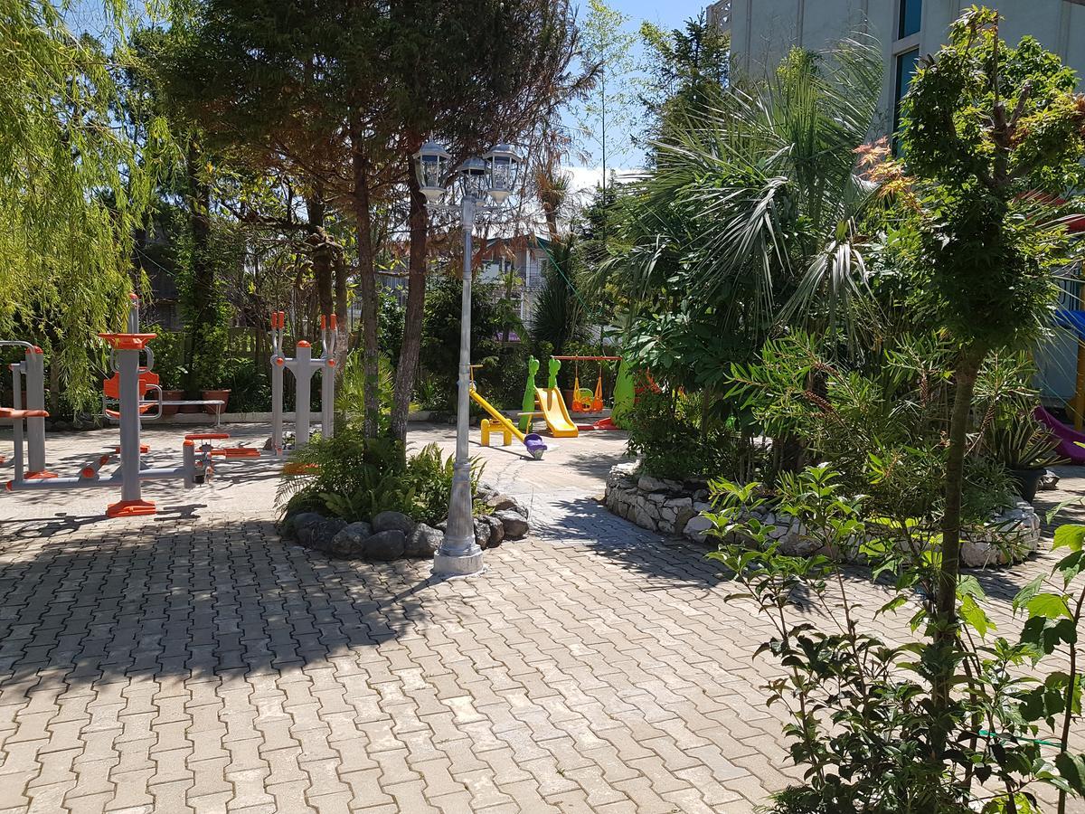 National Hotel Кобулети Екстериор снимка
